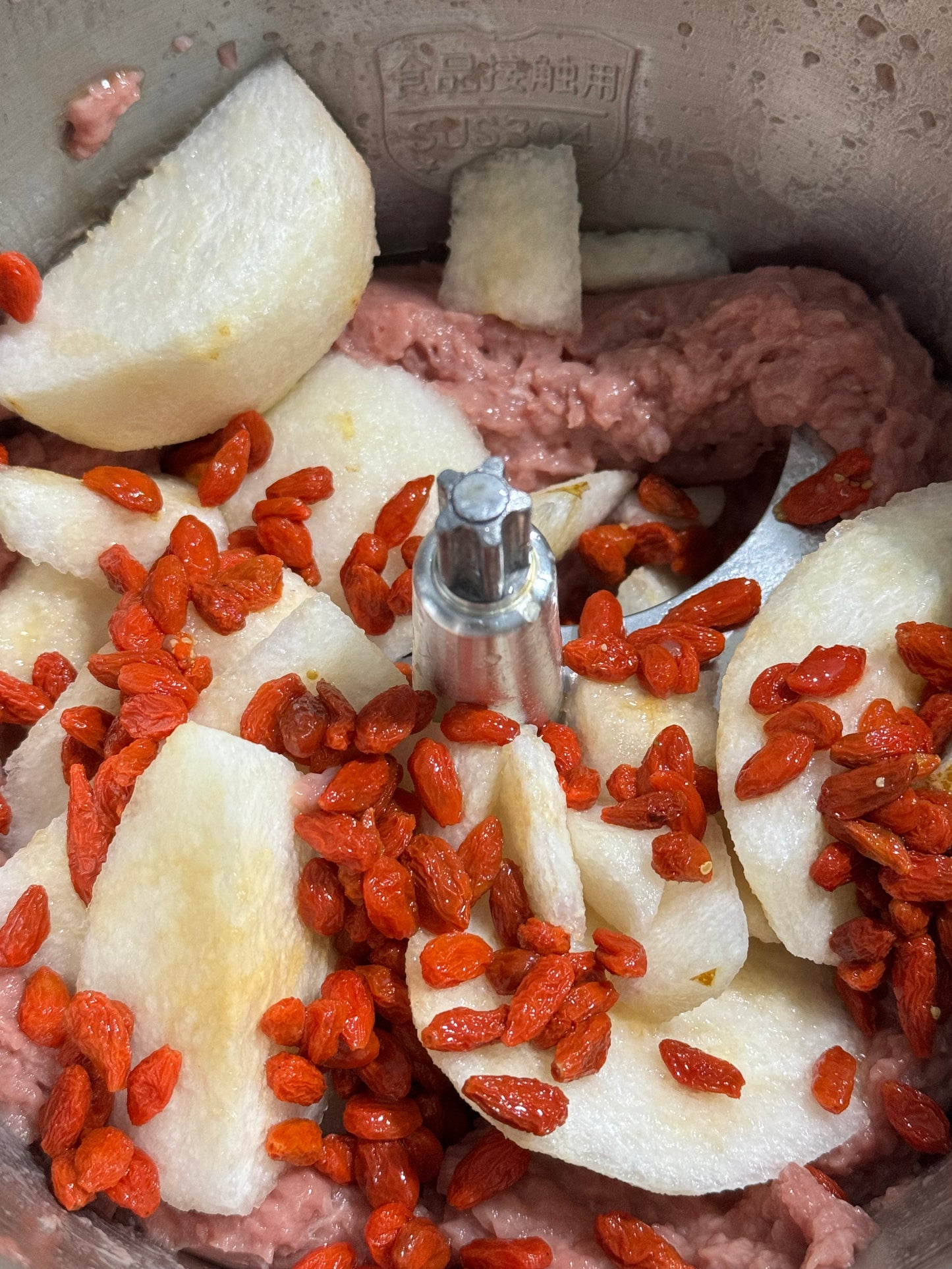 首創•貢梨杞子鴨肉粒粒